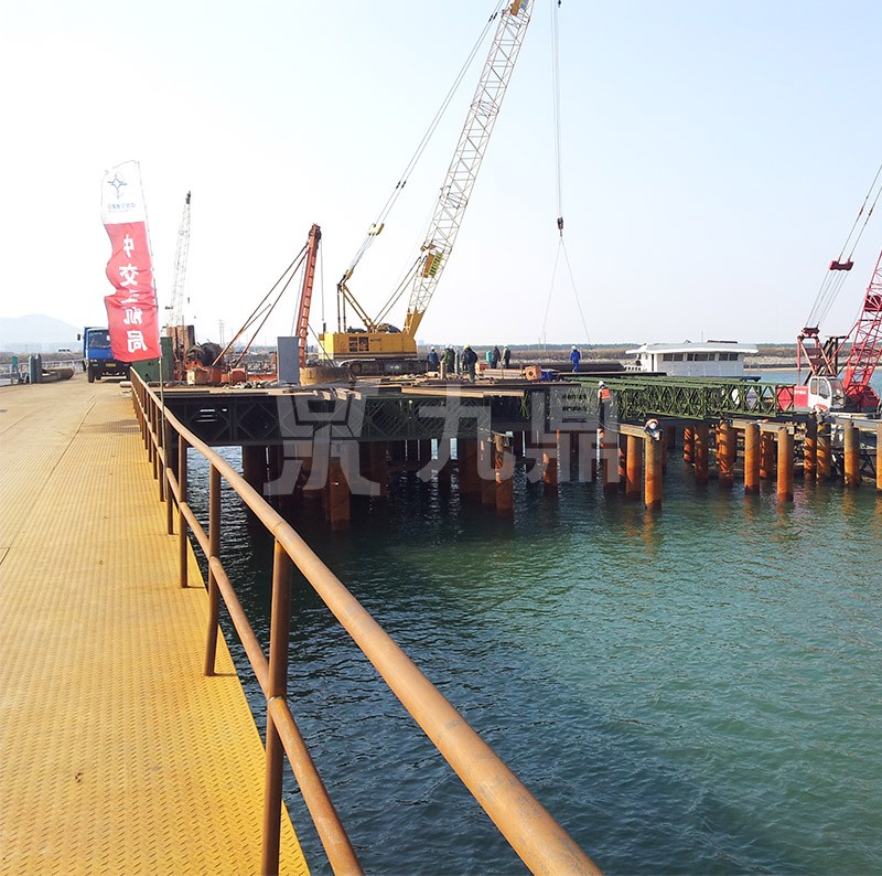 中(zhong)交三(san)航威(wei)海(hai)青榮(rong)城(cheng)際(ji)公路(lu)雙島港(gang)特大(da)橋(qiao)鋼(gang)平(ping)檯(tai)