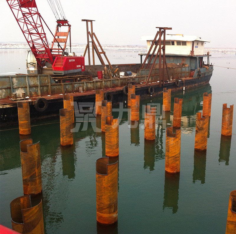 中交三航威海(hai)青(qing)榮(rong)城(cheng)際公(gong)路雙島(dao)港特大(da)橋(qiao)鋼平(ping)檯
