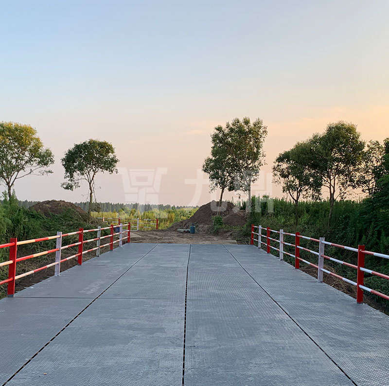 鋼便(bian)橋(qiao)搭(da)建(jian)過程及組(zu)成結構(gou)