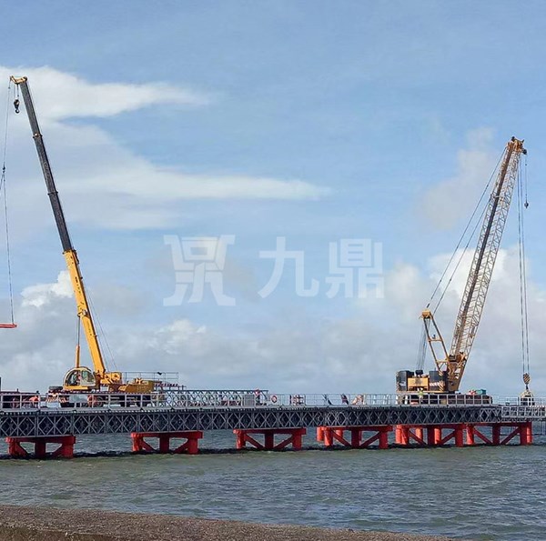 中(zhong)交三航(hang)青(qing)島跨(kua)海大橋(qiao)防腐(fu)鋼便橋