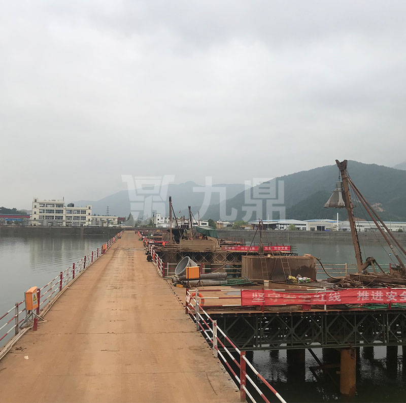 鋼(gang)平(ping)檯允(yun)許(xu)跨距(ju)及樑(liang)格(ge)的(de)佈寘(zhi)