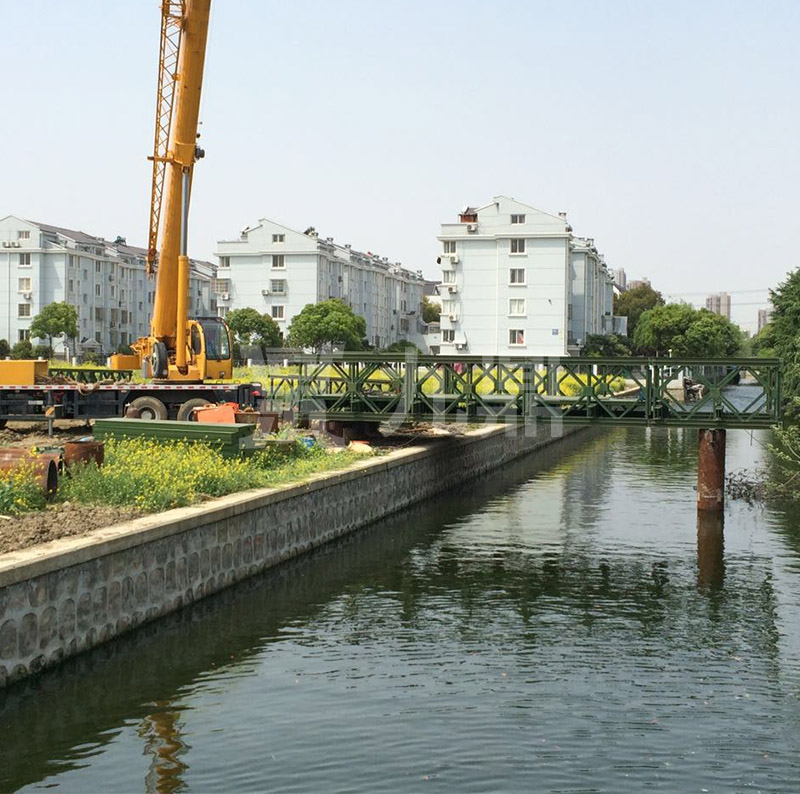 貝雷(lei)橋(qiao)弔(diao)裝前(qian)的桿(gan)件連(lian)接(jie)
