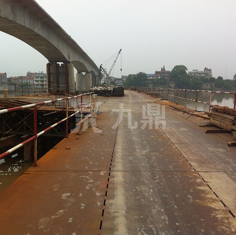 鋼(gang)便(bian)橋(qiao)橋(qiao)檯(tai)基礎施工比(bi)較(jiao)重(zhong)要