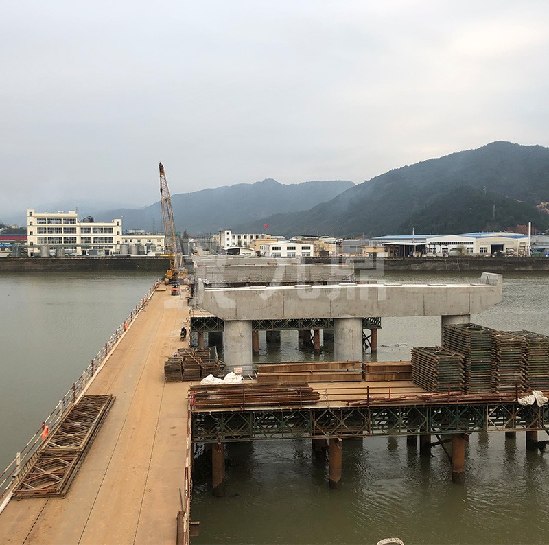 鋼平檯(tai)的(de)組成(cheng)結(jie)構及(ji)連(lian)接(jie)方式