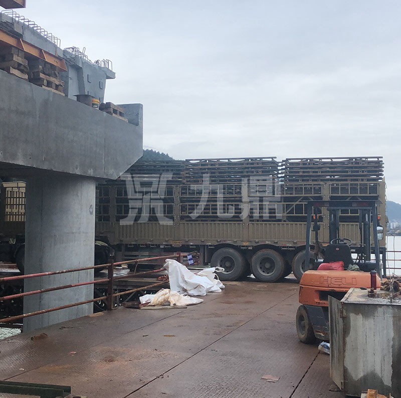 鋼平(ping)檯(tai)